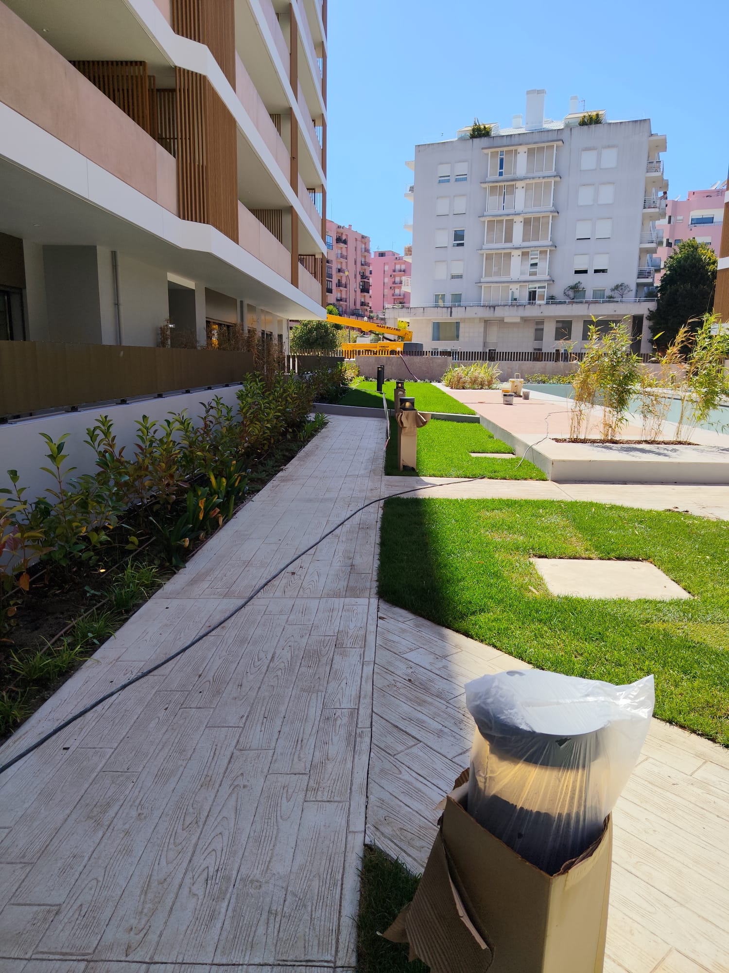 Jardim e espaços exteriores — Residências Universitárias da HUB